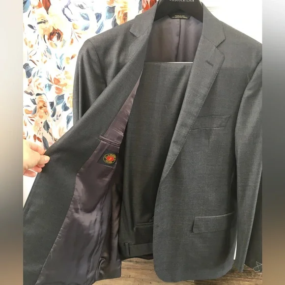 H. Stockton NWT modern fit 42 Reg men’s suit.